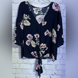 Navy With Colored Flowers V-Neck Tie Bottom Short Sleeve Blouse Size Medium